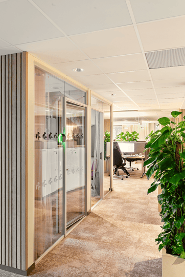CaseStudy_HugeBostäder_HumlyHIGH_RES_Booking Device_Phone booth_7601 1