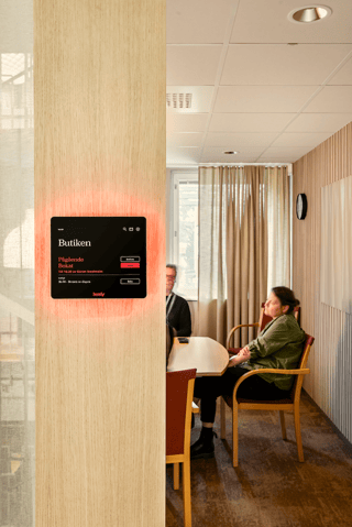 CaseStudy_HugeBostäder_HumlyHIGH_RES_Room Display_Ongoing_7622 1
