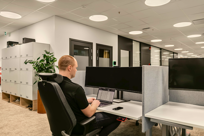 LOW RES_Working office and desk booking_7491 2